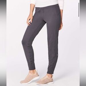 Lululemon Run on joggers in Dark carbon (gray) size 4. Inseam is 28” full length